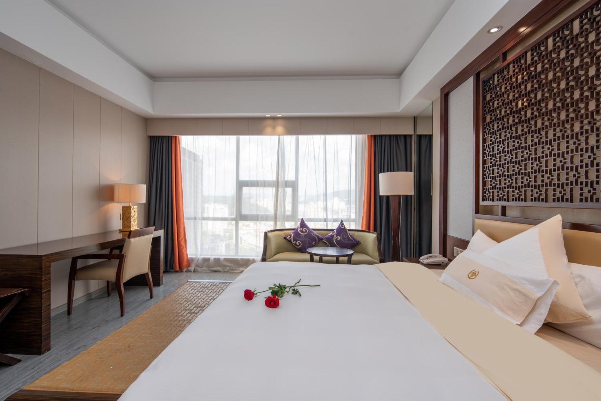 King Royal Hotel Yunfu Exterior photo